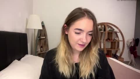 Roxy online show from May 7, 1:27 pm