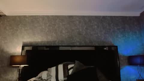 Snapshot of royal_exotic_couple chatting on February 21, 7:20 am royal_exotic_couple online show from February 21, 7:20 am