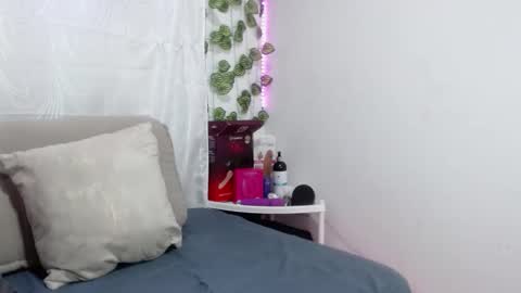 Bruna Royale  online show from March 2, 3:52 pm