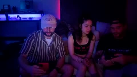 Snapshot of royalpain420 chatting on August 3, 5:28 am Royal Menace online show from August 3, 5:28 am