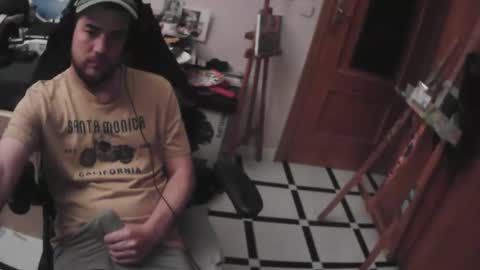 Snapshot of royer04 chatting on October 19, 11:27 pm royer04 online show from October 19, 11:27 pm