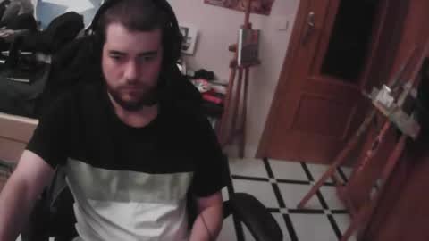 Snapshot of royer04 chatting on October 23, 12:32 am royer04 online show from October 23, 12:32 am