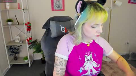 Snapshot of roziett_belle chatting on February 1, 9:19 am Roziett online show from February 1, 9:19 am