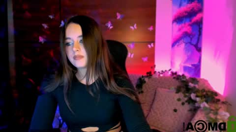 Snapshot of rozmary_ket chatting on December 20, 2:16 pm Im Rozmary nice to meet you 3 online show from December 20, 2:16 pm