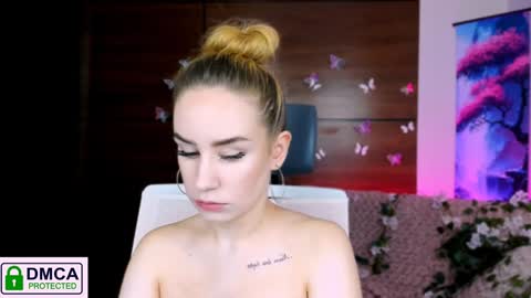 Snapshot of rozmary_ket chatting on January 24, 11:37 am Im Rozmary nice to meet you 3 online show from January 24, 11:37 am