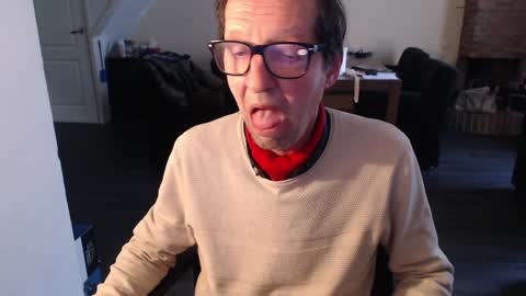 rubbertapper online show from December 2, 1:24 pm