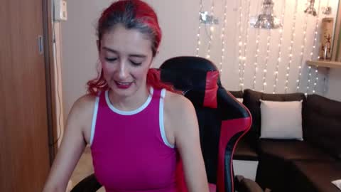 ruby_your_milf online show from December 15, 7:29 pm