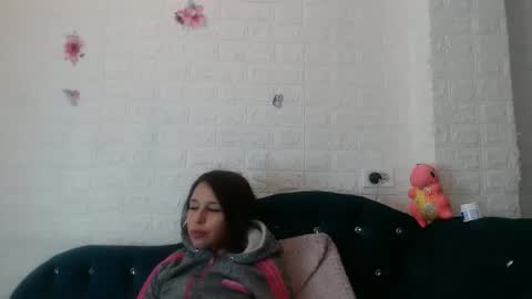 rubyemerald_ online show from December 19, 4:02 am