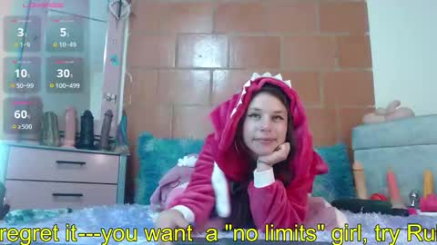 Snapshot of rubyemerald_ chatting on March 3, 2:07 am rubyemerald_ online show from March 3, 2:07 am