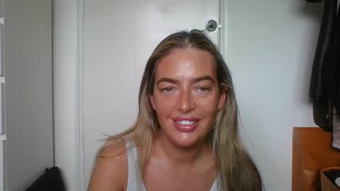 rubyredxxxoxxx online show from October 9, 10:35 am