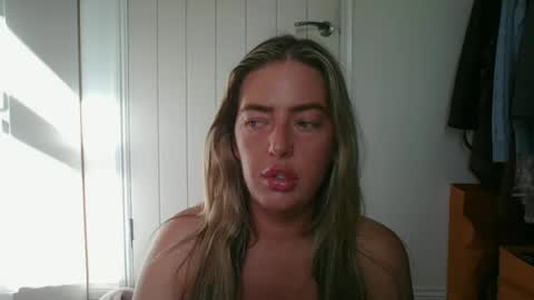 rubyredxxxoxxx online show from June 21, 6:16 am