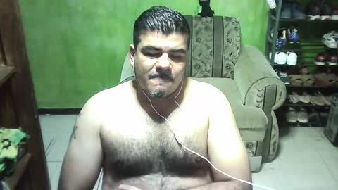 Snapshot of rudykruzpe chatting on December 21, 8:43 pm kruzpe online show from December 21, 8:43 pm