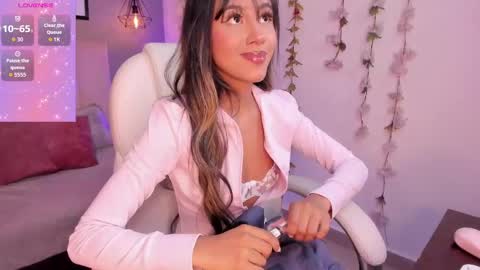 rue_zue online show from May 15, 1:29 pm