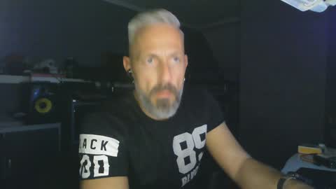 Snapshot of ruffi77 chatting on December 29, 10:23 am Chico que rico Caliente online show from December 29, 10:23 am