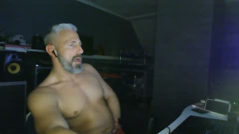 Snapshot of ruffi77 chatting on February 4, 1:34 am Chico que rico Caliente online show from February 4, 1:34 am