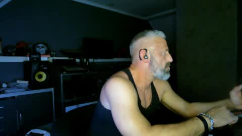 Chico que rico Caliente online show from April 9, 1:27 am