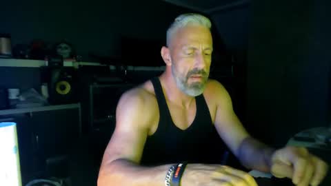 Chico que rico Caliente online show from June 14, 9:06 pm