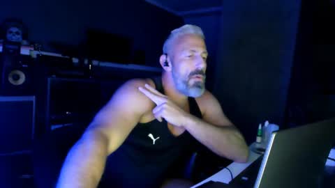 Chico que rico Caliente online show from July 26, 2:53 am