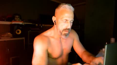Chico que rico Caliente online show from July 30, 11:59 pm