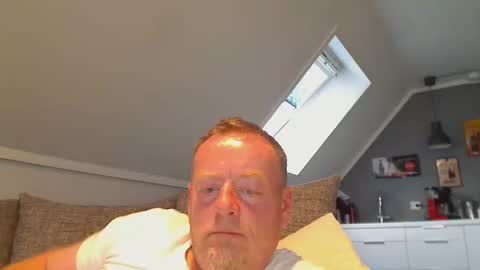 Snapshot of runepetter chatting on September 17, 5:47 pm bignorwegian online show from September 17, 5:47 pm