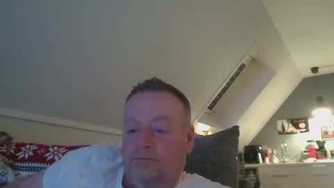 Snapshot of runepetter chatting on February 1, 9:57 pm bignorwegian online show from February 1, 9:57 pm