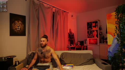 Snapshot of rusbigpaul chatting on April 3, 7:56 pm Paul online show from April 3, 7:56 pm