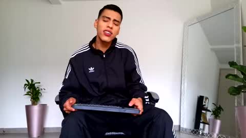  R U S S E L L  online show from October 16, 12:28 pm