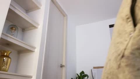  R U S S E L L  online show from March 17, 3:37 pm