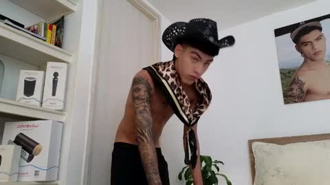  R U S S E L L  online show from March 31, 10:21 pm