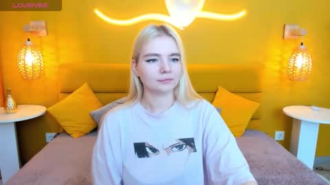 ruthbryant online show from October 18, 1:52 am