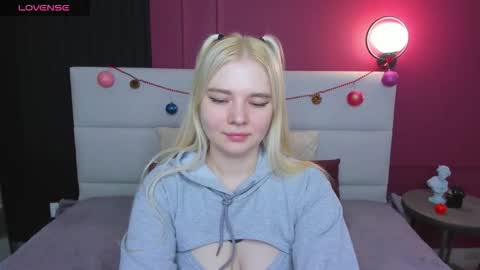 ruthbryant online show from December 15, 12:37 am