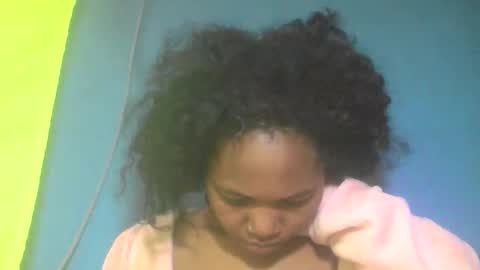 Snapshot of rwuica chatting on October 27, 5:44 am Rwuica online show from October 27, 5:44 am