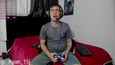 Snapshot of ryan15_ chatting on September 30, 1:43 am Ryan 15 online show from September 30, 1:43 am