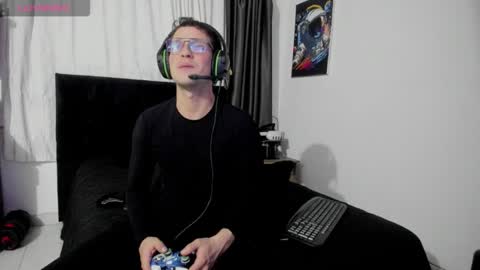 Snapshot of ryan15_ chatting on October 22, 2:01 am Ryan 15 online show from October 22, 2:01 am