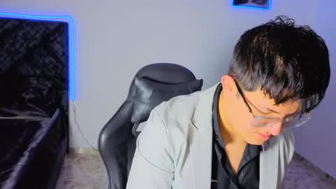 Snapshot of ryan_doretti chatting on November 9, 12:36 pm Ryan online show from November 9, 12:36 pm