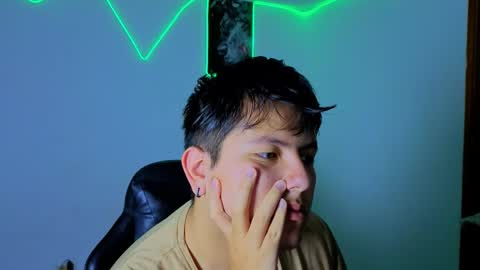 Snapshot of ryan_doretti chatting on December 21, 10:22 am Ryan online show from December 21, 10:22 am