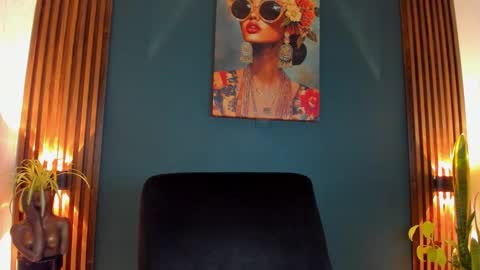 Ryan independent model online show from October 19, 12:55 am