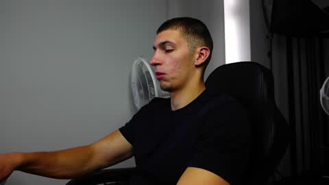 Snapshot of ryan_dozer chatting on September 13, 5:40 am RYAN DOZER online show from September 13, 5:40 am