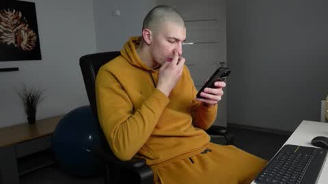 Snapshot of ryan_dozer chatting on February 7, 6:28 am RYAN DOZER online show from February 7, 6:28 am