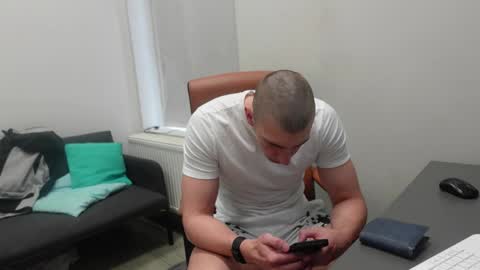 RYAN DOZER online show from May 4, 6:09 am