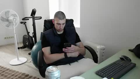 RYAN DOZER online show from May 9, 6:07 am
