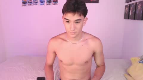 Snapshot of ryan_valentine17 chatting on April 10, 10:03 pm ryan online show from April 10, 10:03 pm