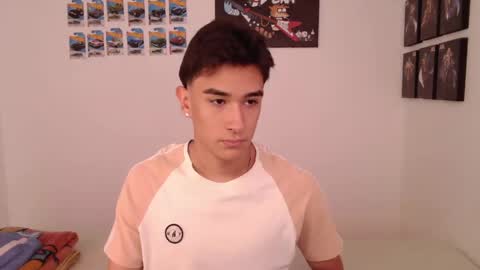 Snapshot of ryan_valentine17 chatting on April 19, 8:11 pm ryan online show from April 19, 8:11 pm