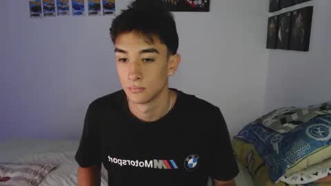 Snapshot of ryan_valentine17 chatting on April 26, 8:17 pm ryan online show from April 26, 8:17 pm