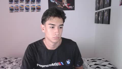 Snapshot of ryan_valentine17 chatting on May 6, 9:20 pm ryan online show from May 6, 9:20 pm