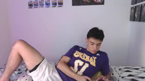 Snapshot of ryan_valentine17 chatting on May 16, 7:34 pm ryan online show from May 16, 7:34 pm