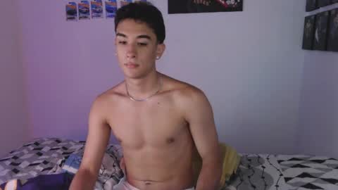 Snapshot of ryan_valentine17 chatting on May 16, 7:45 pm ryan online show from May 16, 7:45 pm