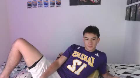 Snapshot of ryan_valentine17 chatting on May 16, 8:07 pm ryan online show from May 16, 8:07 pm