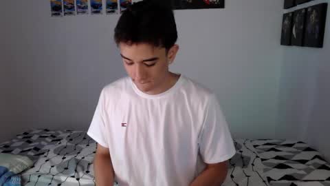 Snapshot of ryan_valentine17 chatting on May 19, 7:53 pm ryan online show from May 19, 7:53 pm