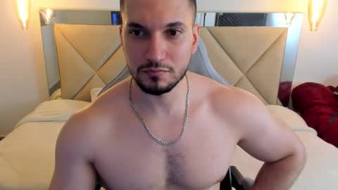 Snapshot of ryan_ward79 chatting on March 25, 10:27 pm Ryan online show from March 25, 10:27 pm